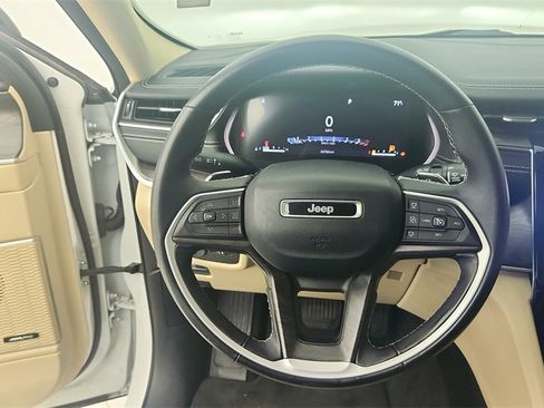 Used 2022 Jeep Grand Cherokee L Limited image 19