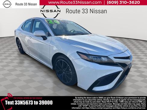 Used 2024 Toyota Camry SE FWD image 1
