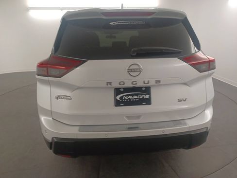 Used 2024 Nissan Rogue SV FWD image 6