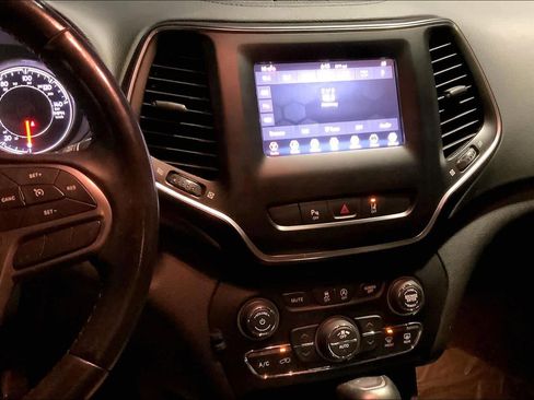 Used 2020 Jeep Cherokee Latitude Lux w/ Comfort/Convenience Group image 6