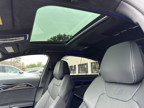 Used 2022 Audi S8 AWD/4WD image 26