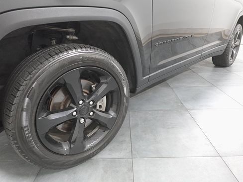Used 2022 Jeep Grand Cherokee L Laredo image 29