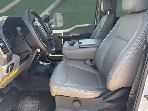 Used 2017 Ford F550 2WD Regular Cab Super Duty image 4