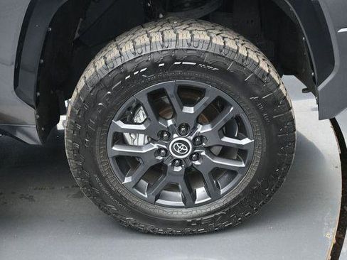 Used 2024 Toyota Tundra Platinum AWD/4WD image 38