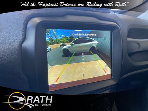 Used 2023 Jeep Renegade Latitude w/ Premium Group AWD/4WD image 15