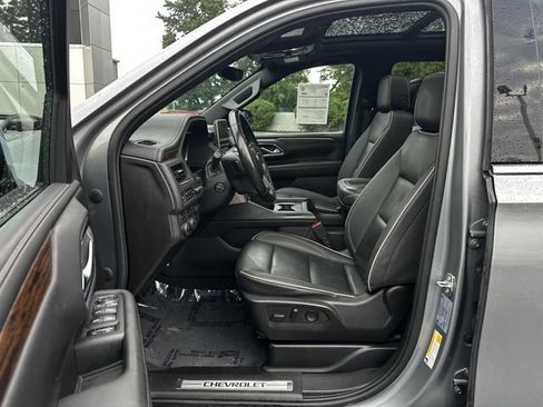 Used 2023 Chevrolet Suburban Premier w/ Advanced Technology Package AWD/4WD image 19