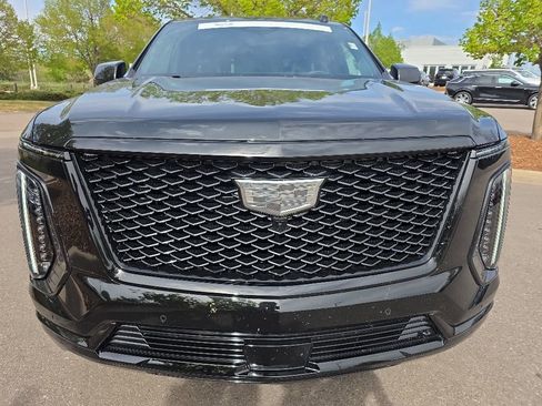 Certified 2026 Cadillac Escalade ESV Platinum Sport AWD/4WD image 9