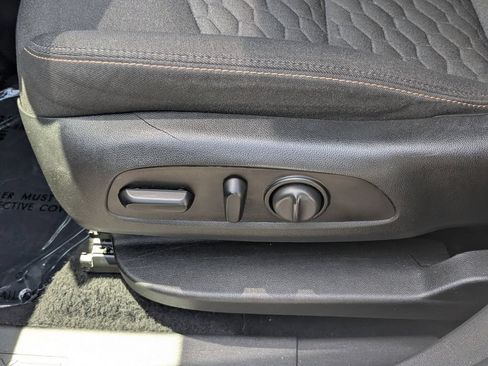 Used 2021 Chevrolet Equinox LT w/ Driver Convenience Package FWD image 7