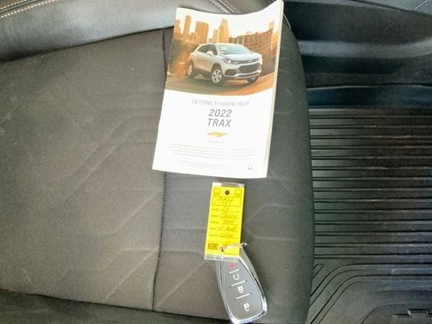 Used 2022 Chevrolet Trax LT w/ LT Convenience Package image 17