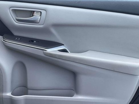 Used 2016 Toyota Camry SE FWD image 16