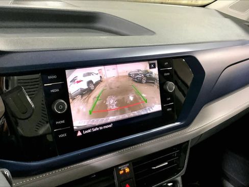 Used 2024 Volkswagen Taos SE w/ Panoramic Sunroof Package image 27