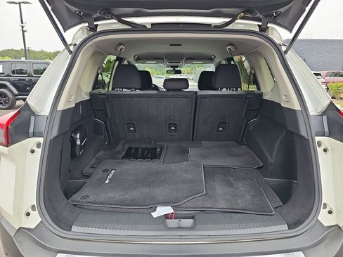 Used 2023 Nissan Rogue SV FWD image 16