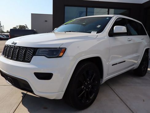 Used 2021 Jeep Grand Cherokee Laredo X image 8