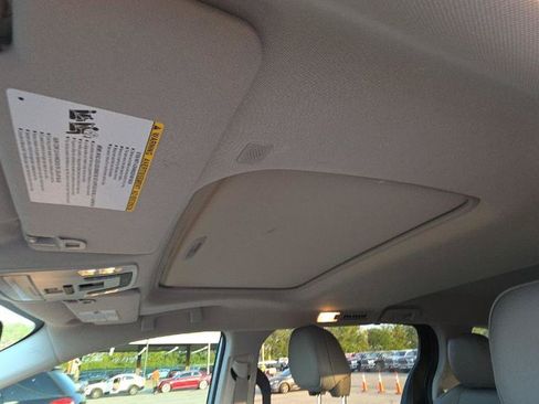 Used 2021 Toyota Sienna XLE w/ XLE Plus Package FWD image 17
