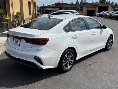 Used 2023 Kia Forte LXS w/ LXS Technology Package FWD image 7