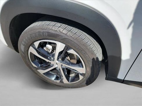 Used 2025 Chevrolet Trax RS w/ Driver Confidence Package FWD image 9