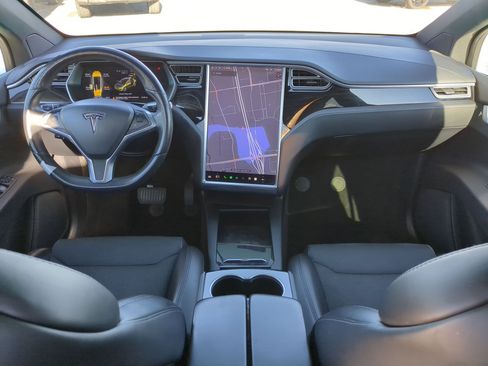 Used 2018 Tesla Model X 75D image 17
