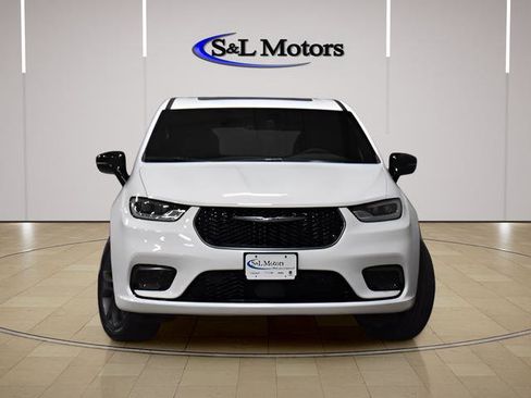 New 2026 Chrysler Pacifica Select AWD/4WD image 2