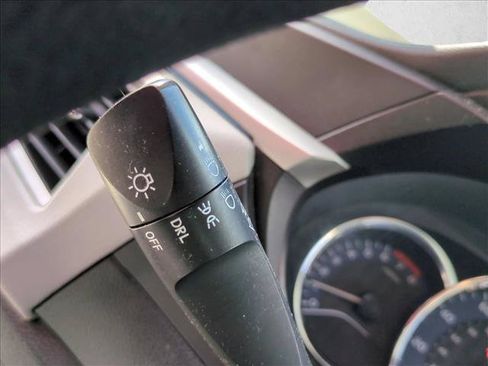 Used 2016 Toyota Corolla LE FWD image 11