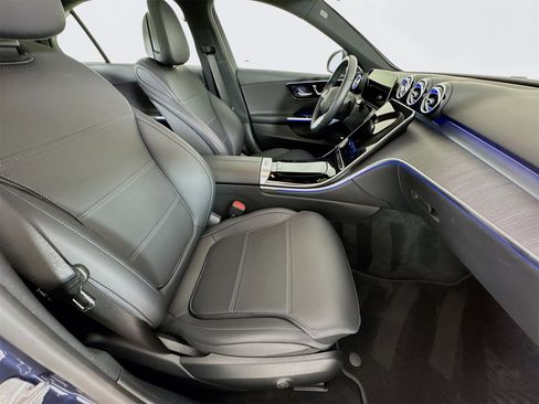 Used 2025 Mercedes-Benz C 300 4MATIC Sedan image 31