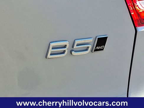 Certified 2025 Volvo XC40 B5 Plus image 34
