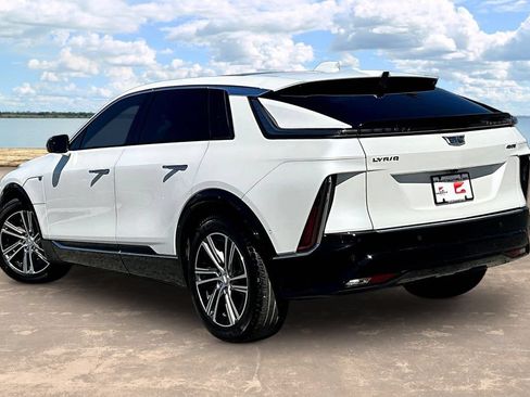 Used 2024 Cadillac Lyriq Luxury RWD image 6