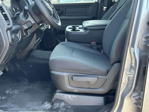 Used 2024 RAM 2500 Tradesman w/ Chrome Appearance Group image 11