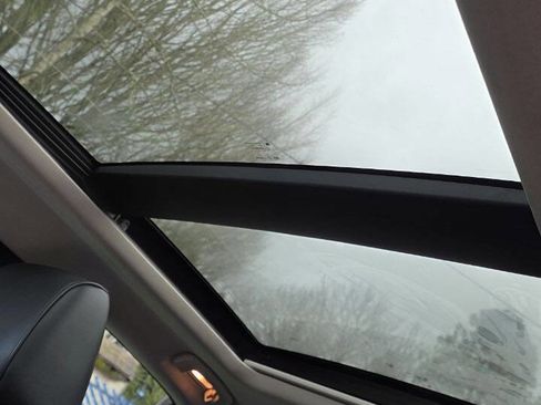 Used 2016 Chrysler 300 C image 15