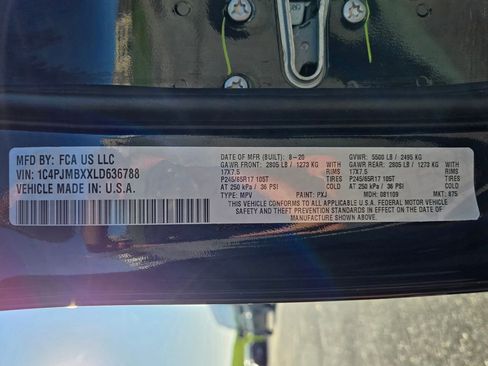 Used 2020 Jeep Cherokee Trailhawk w/ Cold Weather Group image 33