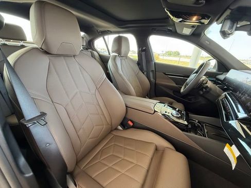 Used 2025 BMW 530i w/ Premium Package image 30