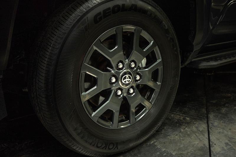 Used 2025 Toyota 4Runner SR5 AWD/4WD image 3