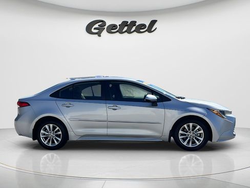 Used 2023 Toyota Corolla LE w/ LE Convenience Package FWD image 4