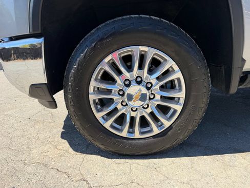 Used 2024 Chevrolet Silverado 2500 LTZ w/ LTZ Convenience Package AWD/4WD image 9