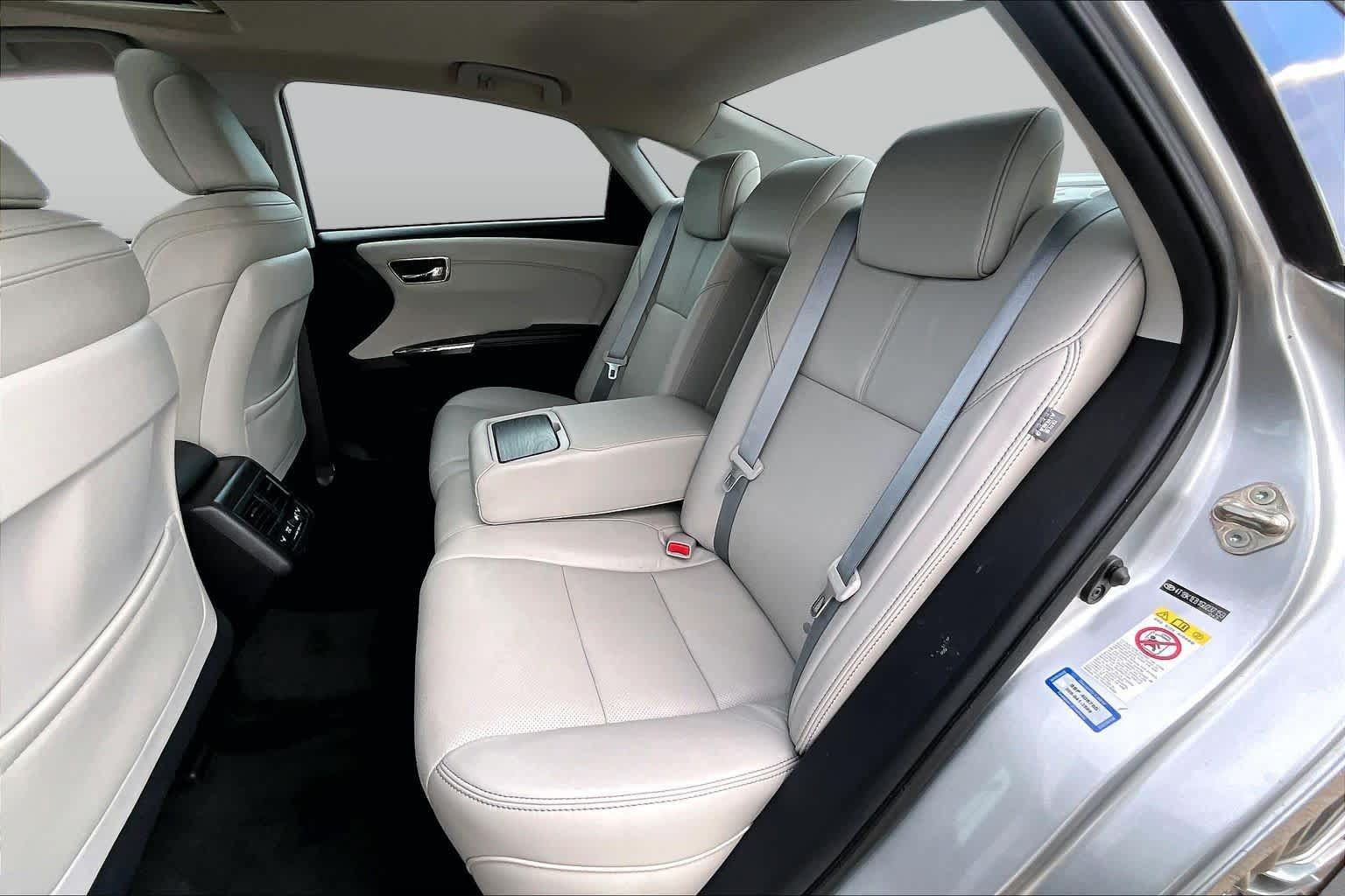 Used 2016 Toyota Avalon Limited w/ Toyota Safety Sense Package FWD image 20