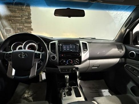 Used 2015 Toyota Tacoma Base image 23