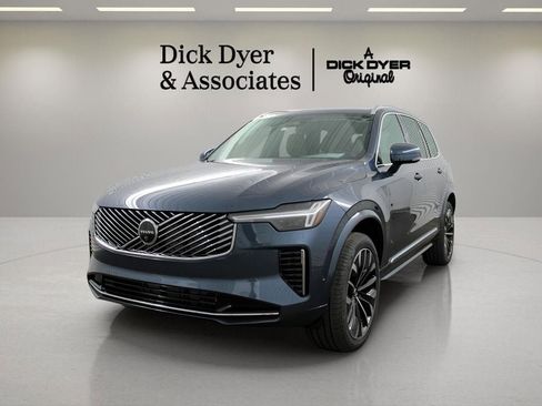 New 2026 Volvo XC90 B6 Plus w/ Protection Package Premier image 6