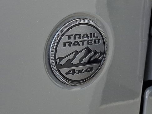 Used 2023 Jeep Gladiator Overland AWD/4WD image 32