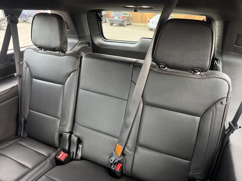 Used 2022 Chevrolet Suburban High Country AWD/4WD image 16
