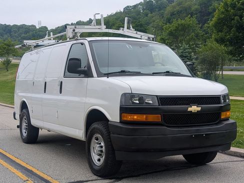 Used 2019 Chevrolet Express 2500 w/ Driver Convenience Package RWD image 2