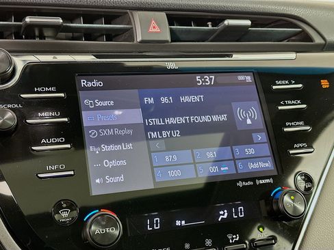 Used 2018 Toyota Camry XLE image 21