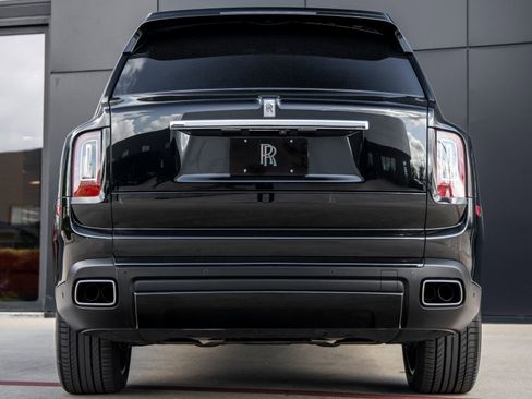 Certified 2023 Rolls-Royce Cullinan w/ Dark Exterior Package AWD/4WD image 10