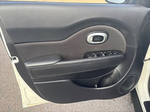 Used 2017 Kia Soul + w/ Designer's Package image 21