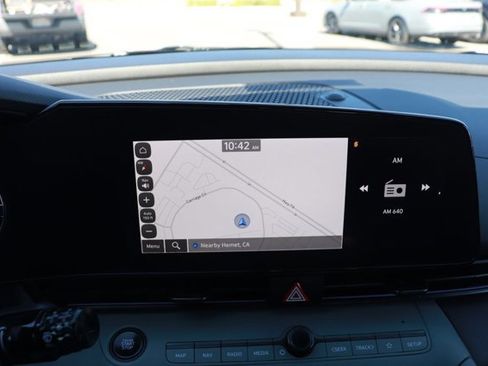 Used 2025 Hyundai Elantra Limited image 16