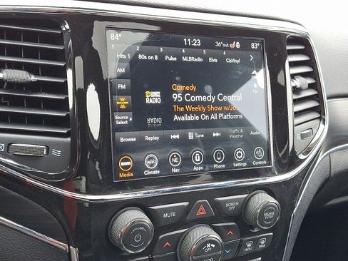 Used 2020 Jeep Grand Cherokee Limited image 16