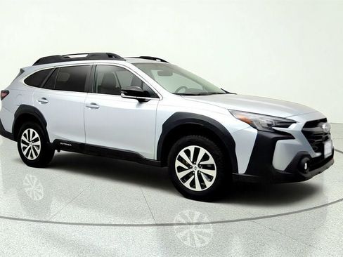 Used 2024 Subaru Outback Premium w/ Popular Package #1 AWD/4WD image 3