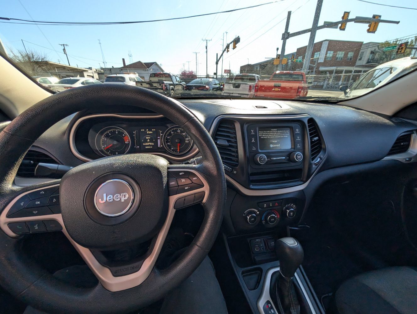 Used 2018 Jeep Cherokee Latitude FWD image 21