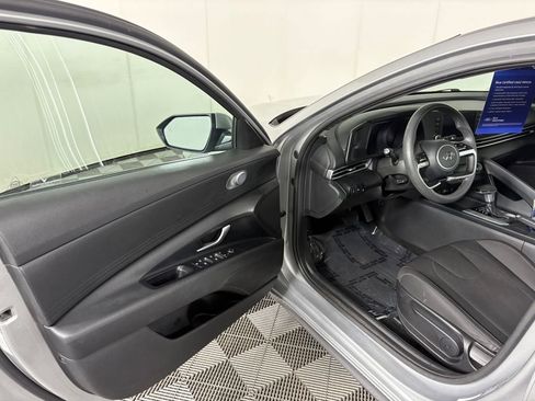 Used 2021 Hyundai Elantra SEL image 12