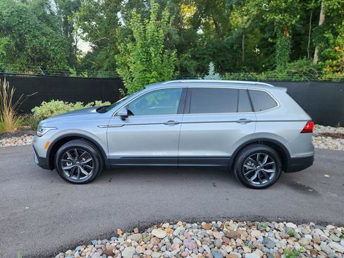 Certified 2023 Volkswagen Tiguan SE image 2