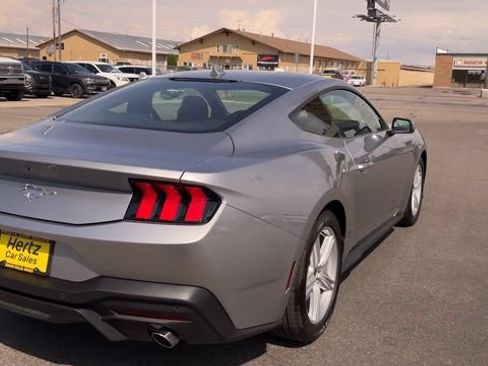 Used 2026 Ford Mustang Premium RWD image 9