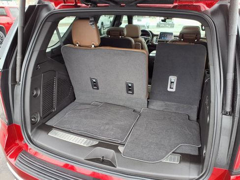 Used 2023 Chevrolet Tahoe High Country image 32